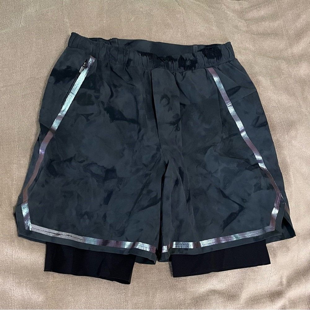 Lululemon Surge Lined Shorts 6" in a Dark Grey - Men’s Sm